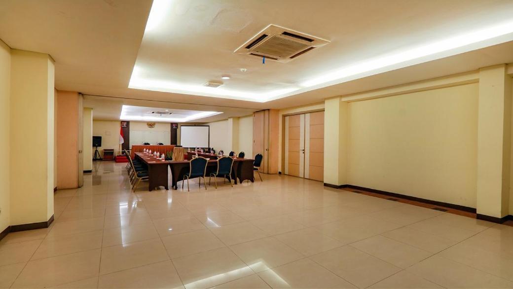Hotel Marlin Pekalongan Managed By Dafam Exterior photo