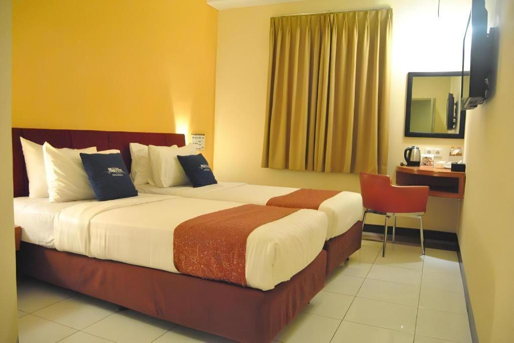 Hotel Marlin Pekalongan Managed By Dafam Exterior photo