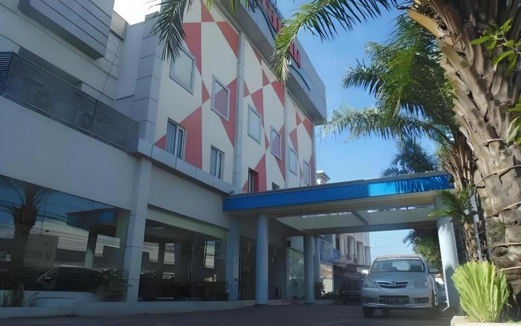 Hotel Marlin Pekalongan Managed By Dafam Exterior photo