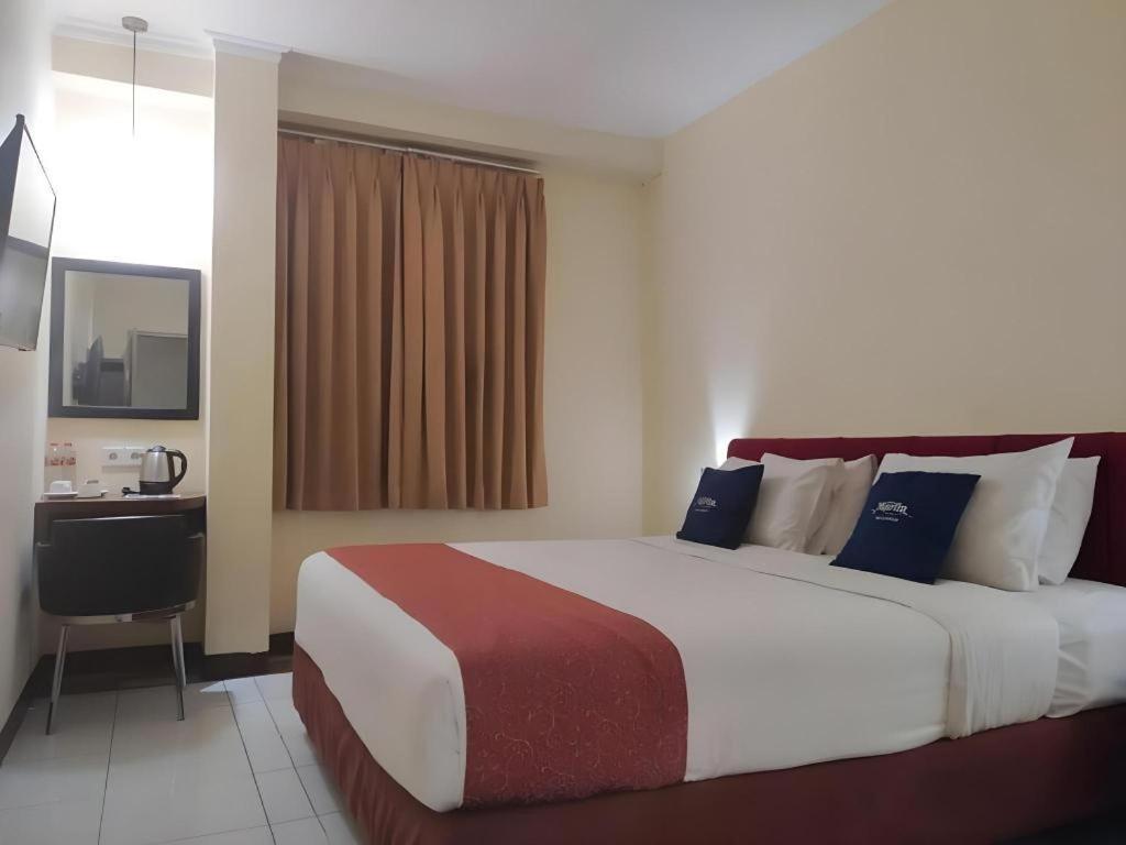Hotel Marlin Pekalongan Managed By Dafam Exterior photo